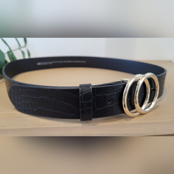 H&M NWOT Black Belt with Gold Hardware Size M - Picture 5 of 8